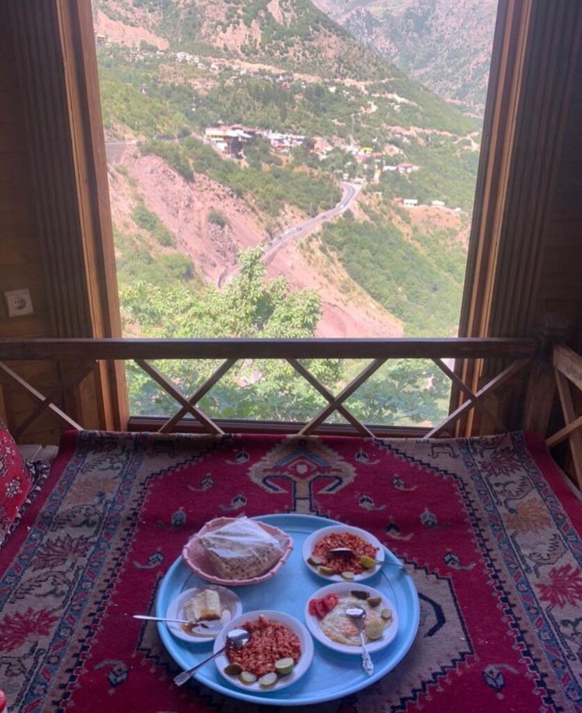 رستوران صورتی جاده چالوس